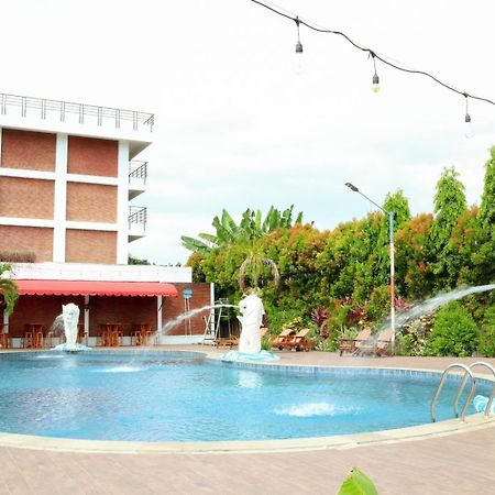 Thong'S Inn Hotel Kualanamu ميدان المظهر الخارجي الصورة